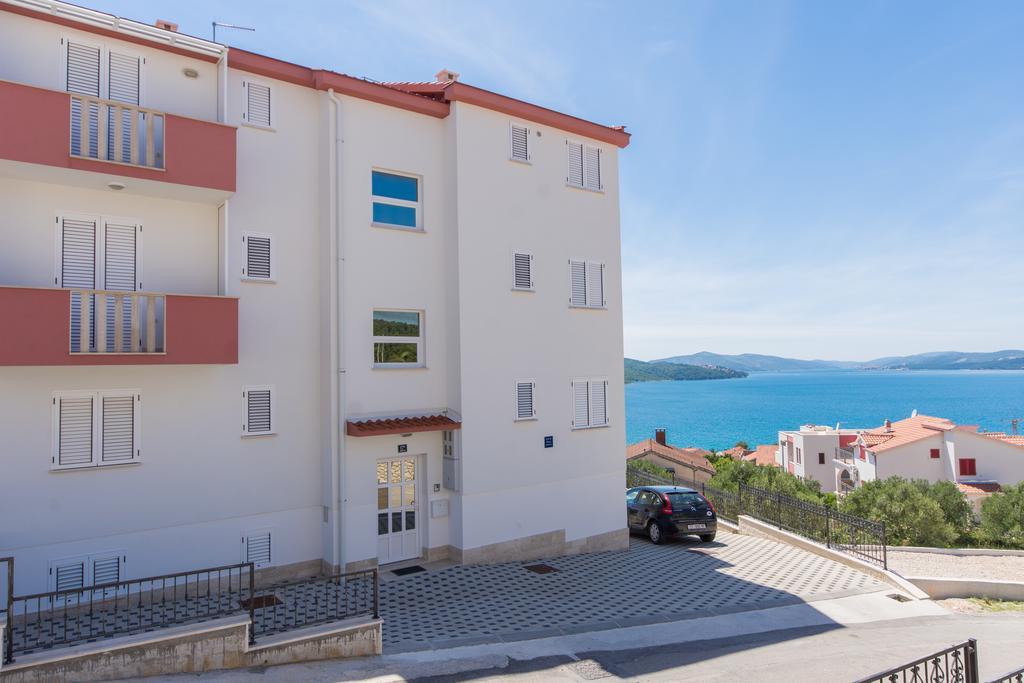 Apartment Ljuba Трогир Екстериор снимка