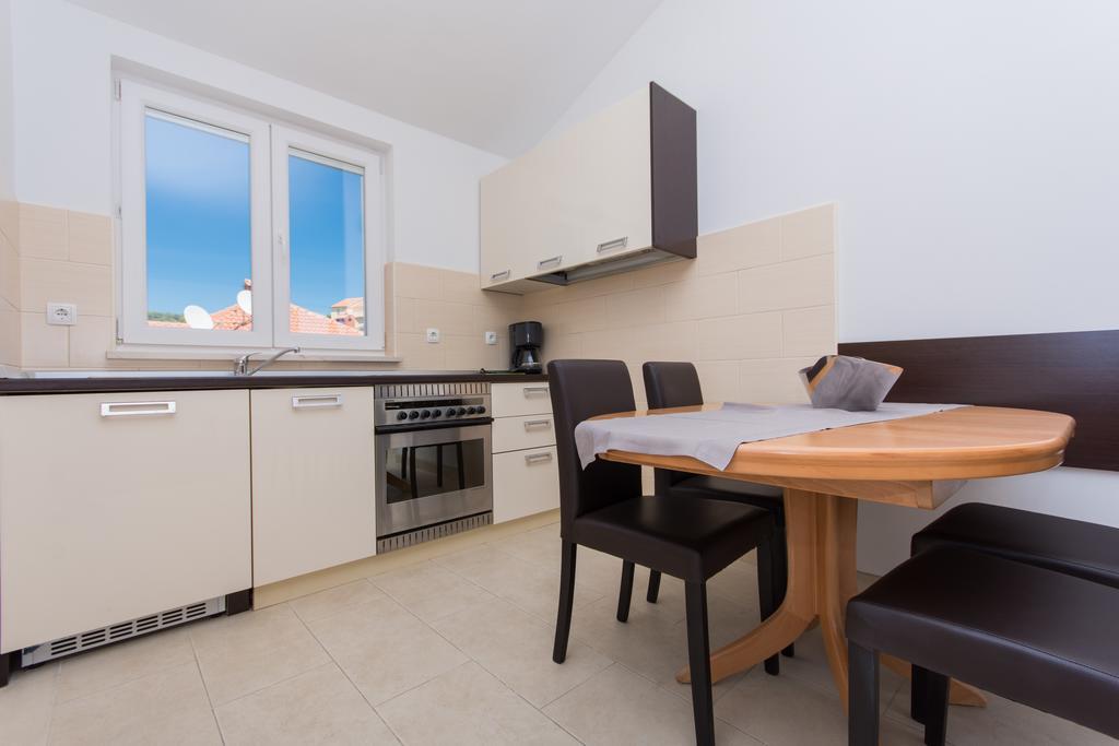 Apartment Ljuba Трогир Екстериор снимка