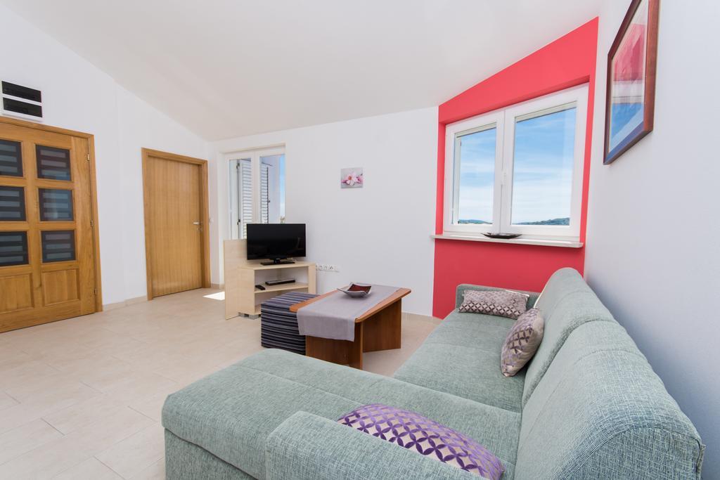 Apartment Ljuba Трогир Екстериор снимка