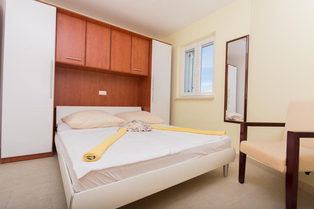 Apartment Ljuba Трогир Екстериор снимка